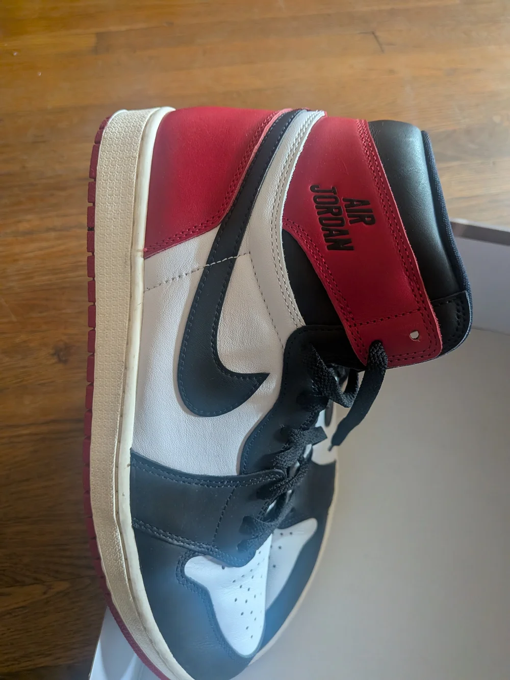 Jordan 1 Mid Men's Basketball Shoes - White/Black/Red